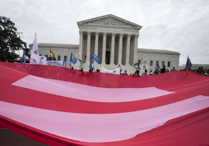 U.S. Supreme Court rules in favor of gay marriage nationwide